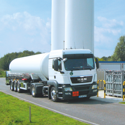 Stationary and transport cryogenic tanks